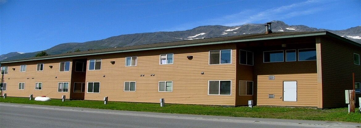 Totem Inn Totem Hotel & Suites - Bell's Travel Guides
